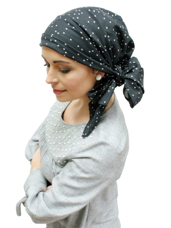 chemo_square_headscarf_look_down1275