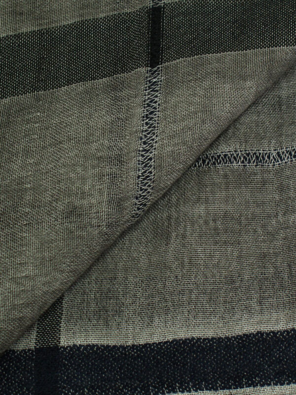grey-check-scarf-swatch-100